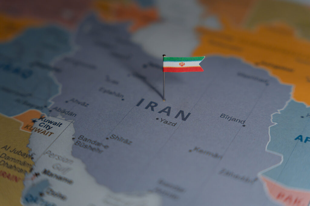 Trump ‘hou terug’ op nuwe Iran-aanvalle na Golfoeskaders se appèl